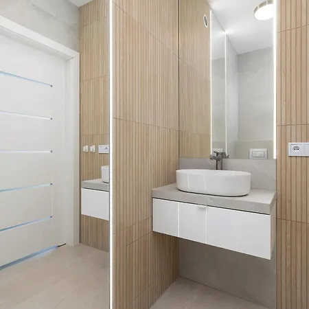 Dwupoziomowy W Wisle Z Widokiem Na Gory, Biurkiem I Klimatyzacja By Renters